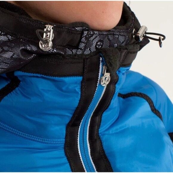 Lululemon Run Bundle Up Jacket in Black & Beaming Blue W/ Hood Size 6 - Picture 6 of 16